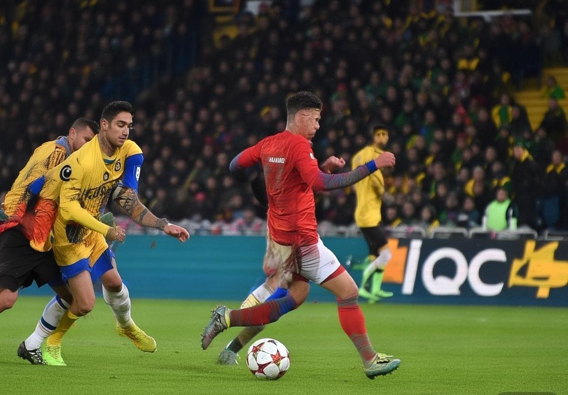 拜仁慕尼黑VS库蒂尼奥：巅峰对决战术解析与个人风采(图4)