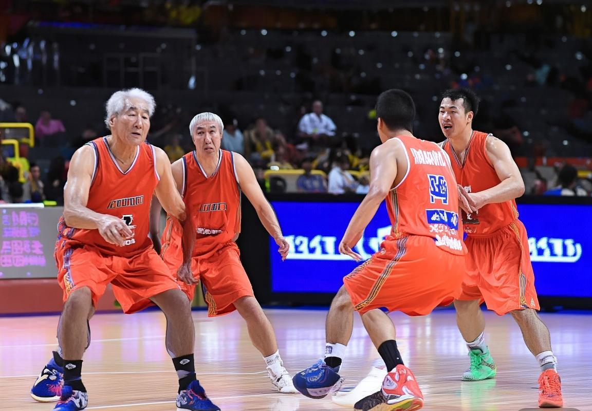 2016-17 CBA 八一辽宁巅峰对决：战术智慧对决纪实(图2)